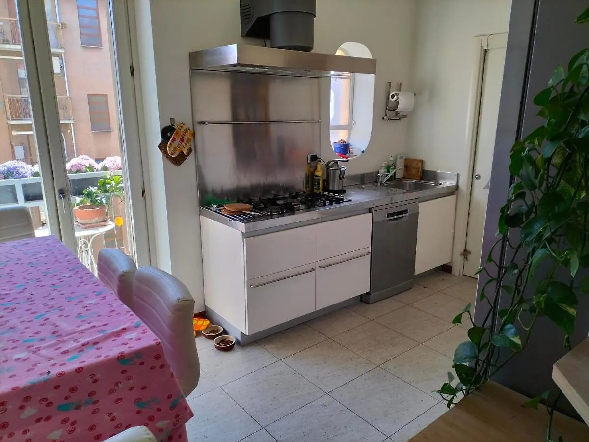 Stanza N. 3 In Appartamento Incantevole Zona Solari Milan Guest house