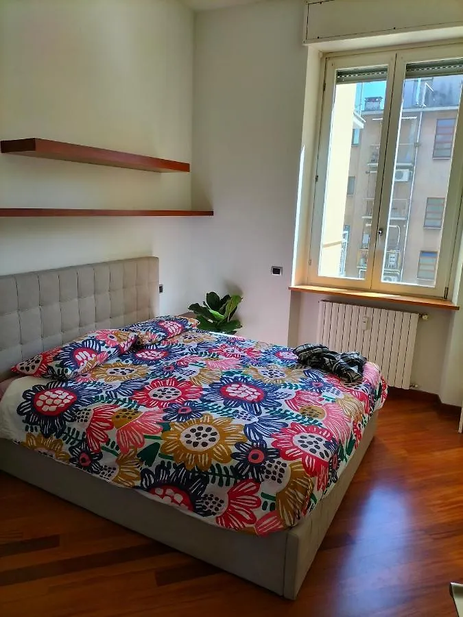 Guest house Stanza N. 3 In Appartamento Incantevole Zona Solari Milan