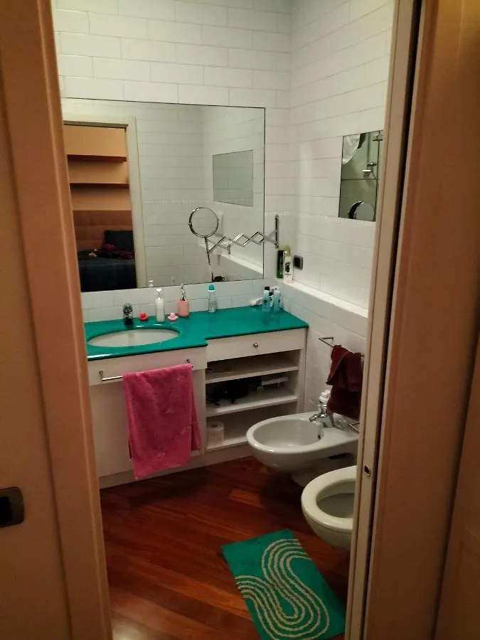 Guest house Stanza N. 3 In Appartamento Incantevole Zona Solari Milan