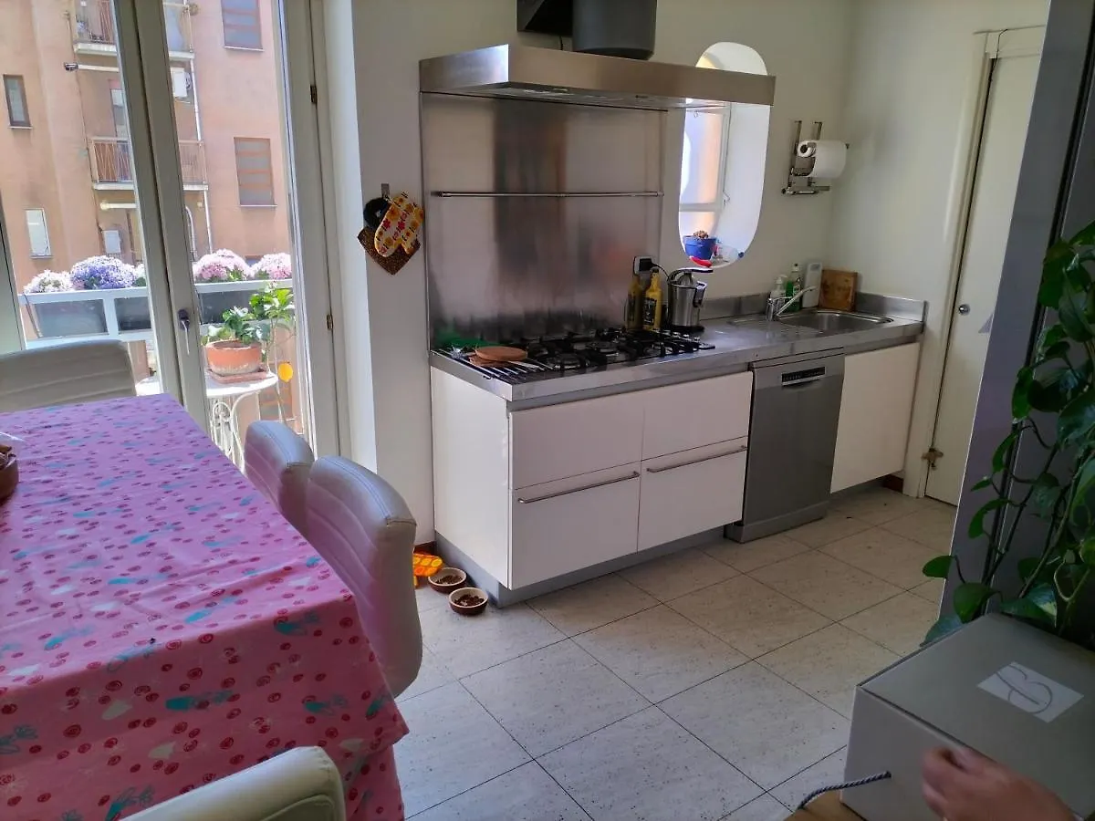 Stanza N. 3 In Appartamento Incantevole Zona Solari Mediolan 0*,